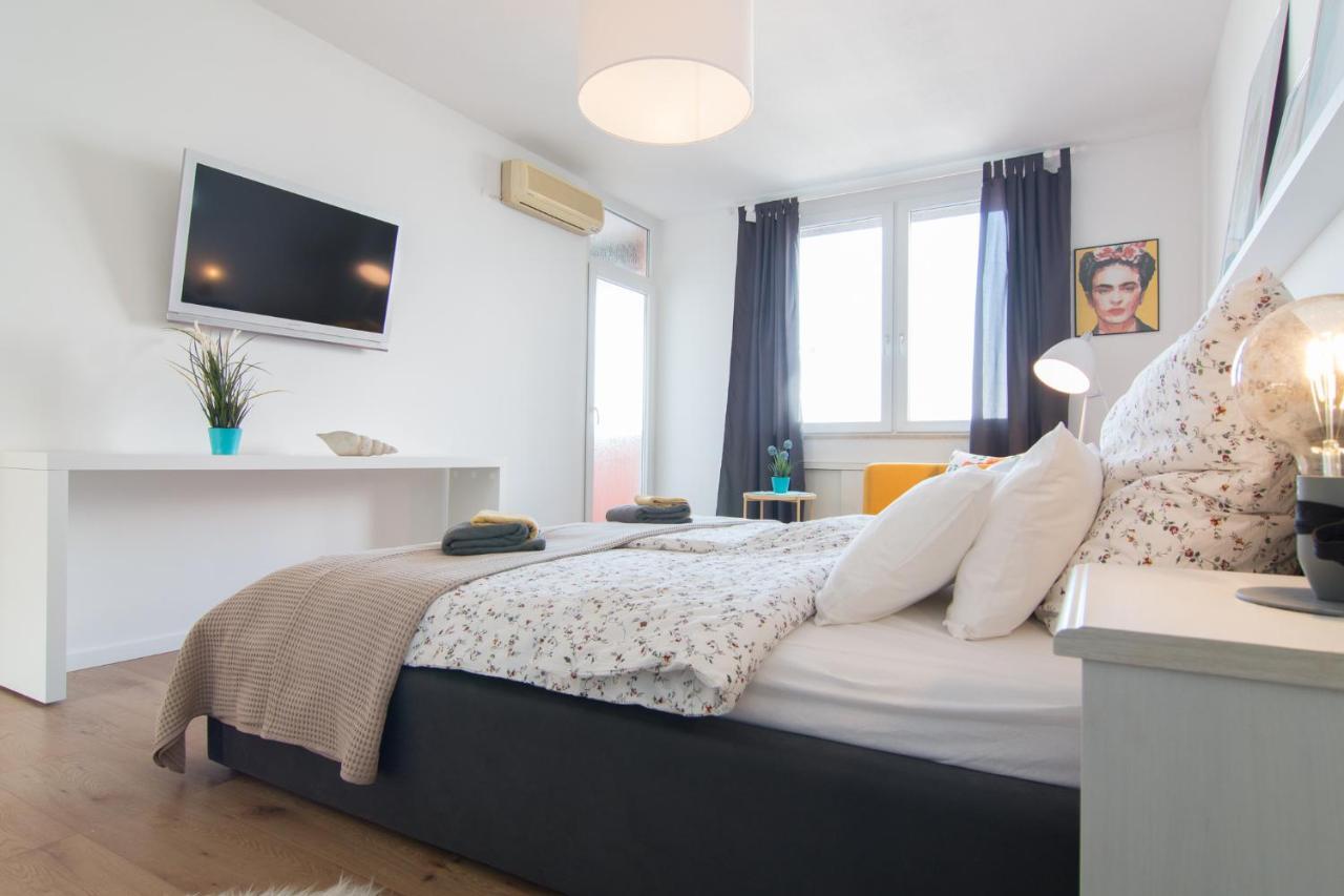 Harbour-Apartment With Sea View And Parking Spot Pula Extérieur photo